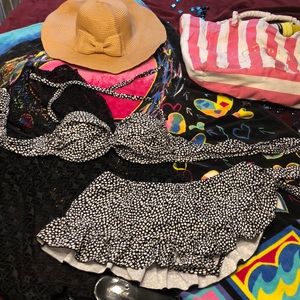 Woman’s 2 piece swim suit in EUC